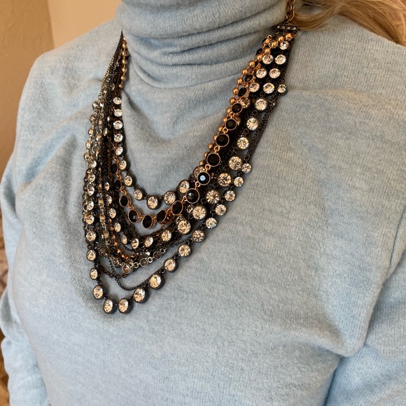 Five pieces of jewelry. One bracelet and four necklaces. - Picture 4 of 13